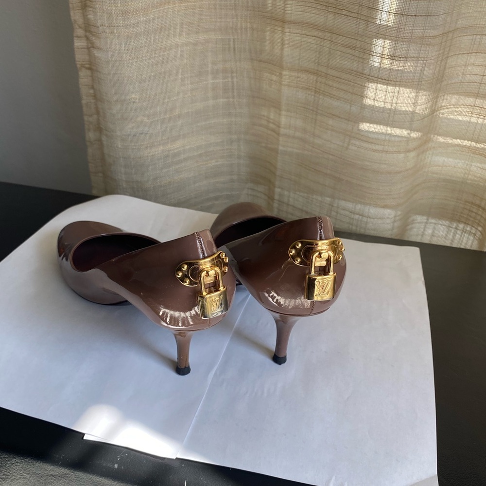 Louis Vuitton tan pat leather Oh Really pumps heels padlock 36 sandals slides 6 - Picture 2 of 8
